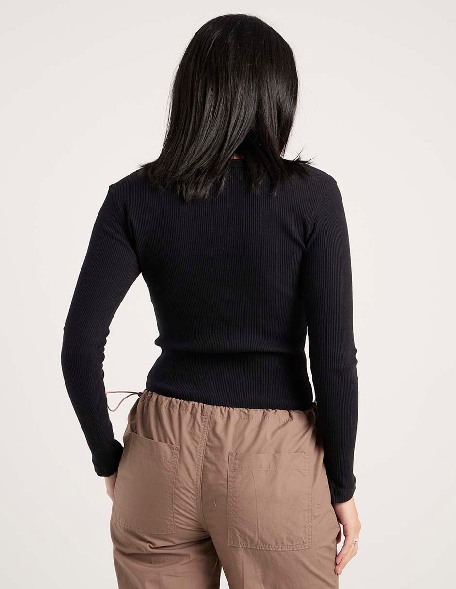 Playera manga corta cuello henley mujer 5