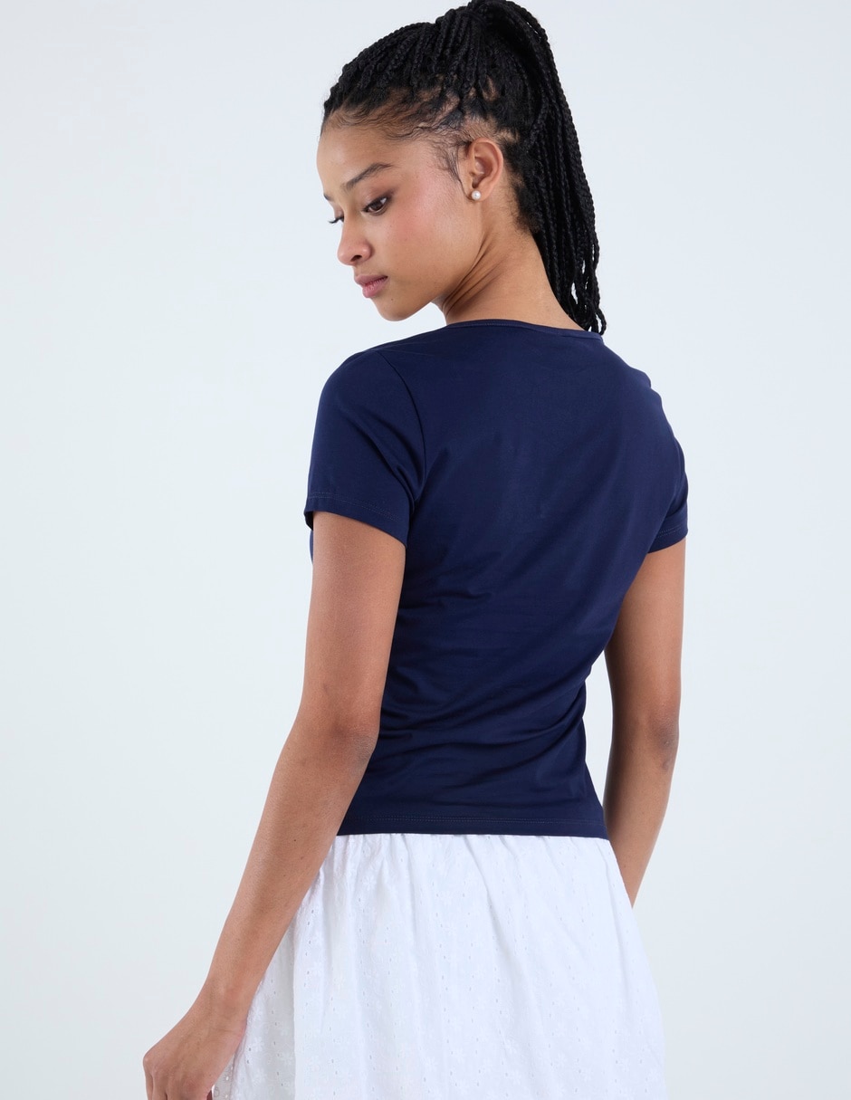 Playera manga corta cuello con botón para mujer 2