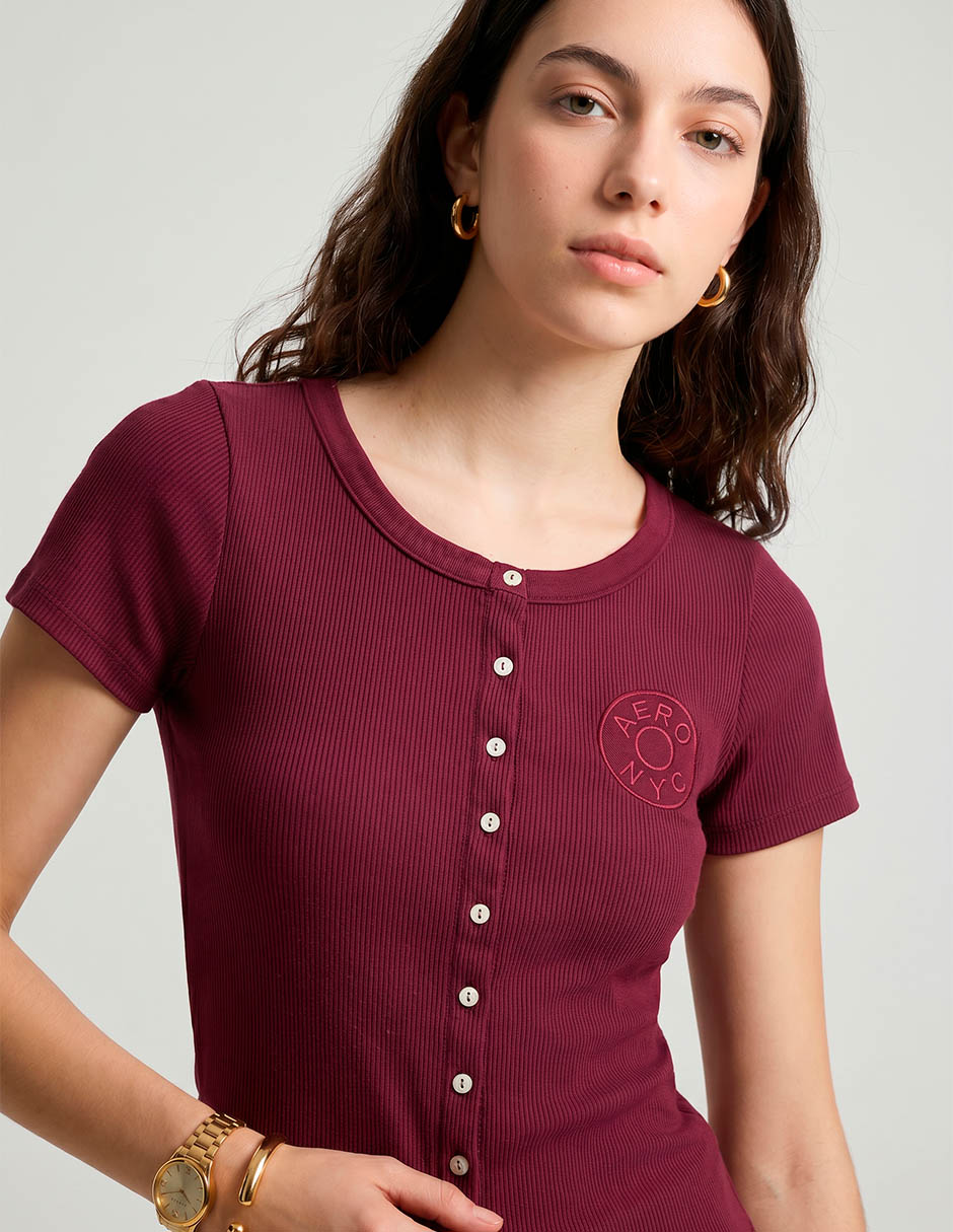 Playera manga corta cuello henley para mujer 3