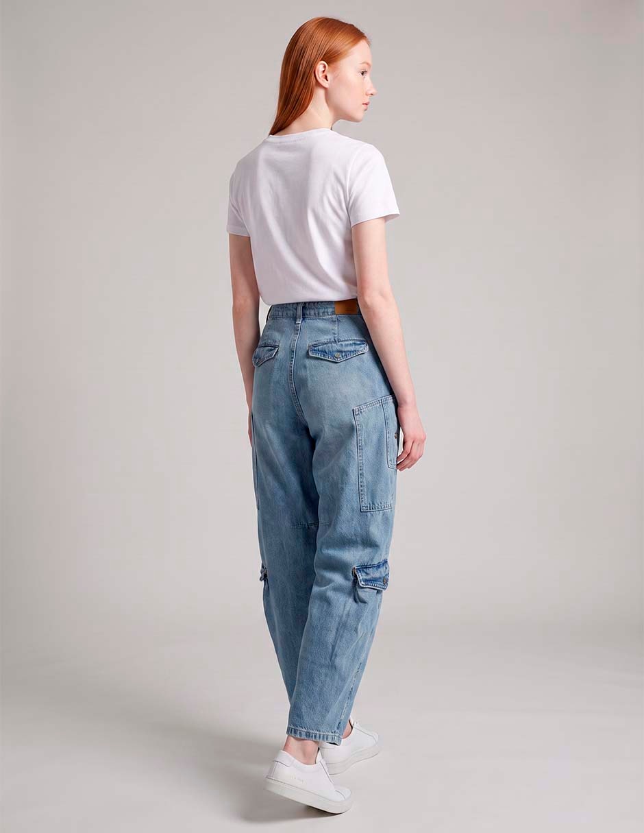 Jeans cargo barrel corte media cintura para mujer